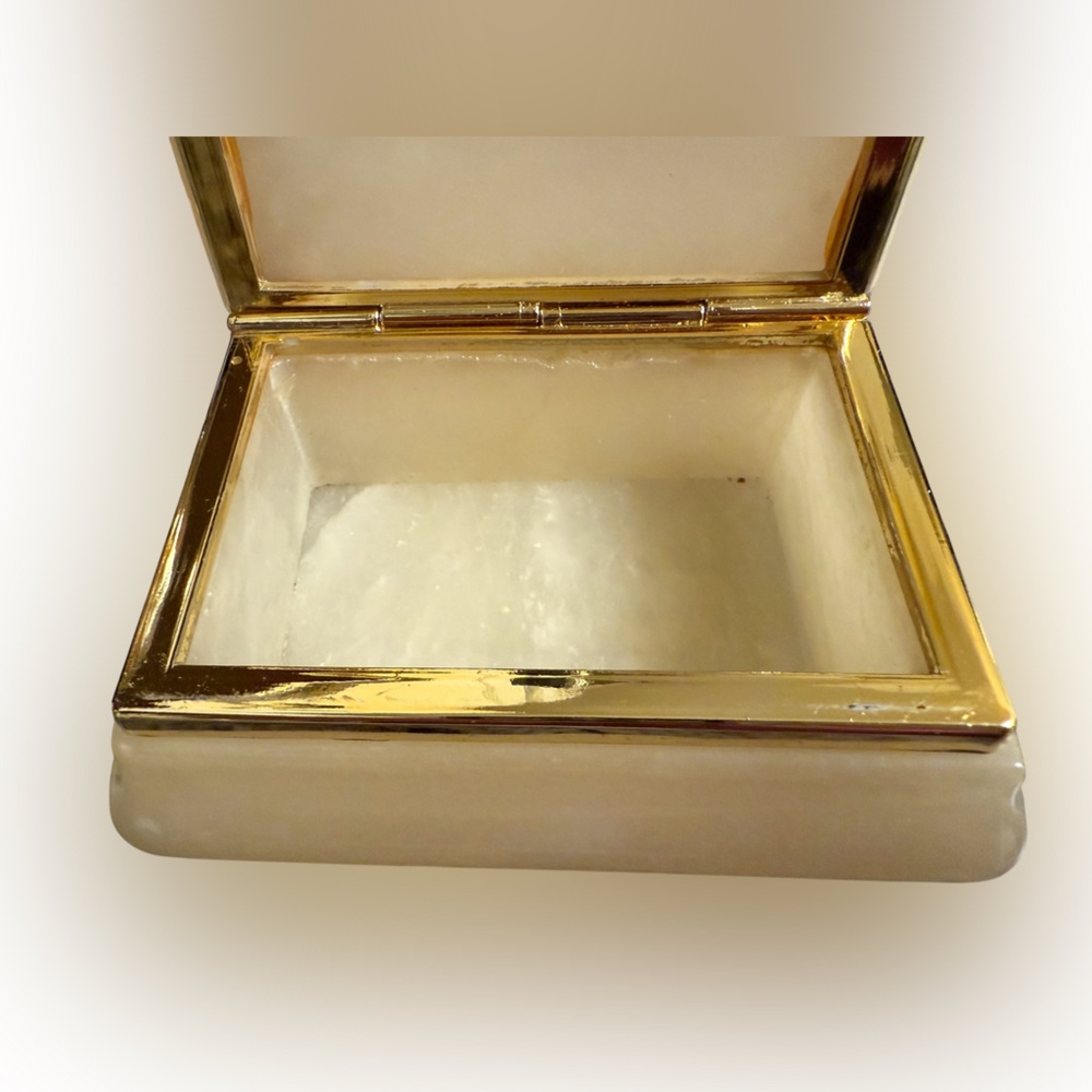 Vintage Alabaster Stone Jewelry Trinket Box with Floral Lid - Picture 4 of 14